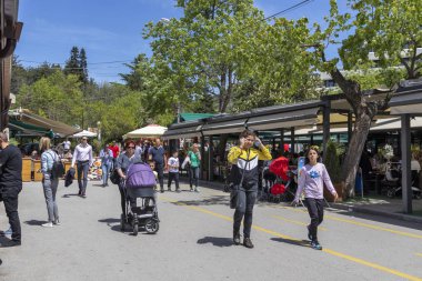 Sandanski, Bulgaristan - 29 Nisan 2019: Sandanski kasabasında merkez ve yaya caddesi, Bulgaristan