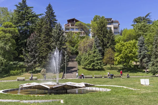 保加利亚桑丹斯基 2019年4月29日 保加利亚桑丹斯基市圣弗拉奇公园全景 — 图库照片