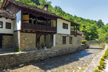 Etar, Gabrovo, Bulgaristan- 6 Temmuz 2018: Etar köyündeeski ev (Etara) Gabrovo kasabası yakınlarında, Bulgaristan