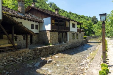 Etar, Gabrovo, Bulgaristan- 6 Temmuz 2018: Etar köyündeeski ev (Etara) Gabrovo kasabası yakınlarında, Bulgaristan