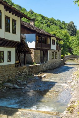 Etar, Gabrovo, Bulgaristan- 6 Temmuz 2018: Etar köyündeeski ev (Etara) Gabrovo kasabası yakınlarında, Bulgaristan