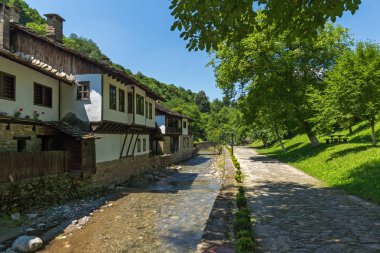 Etar, Gabrovo, Bulgaristan- 6 Temmuz 2018: Etar köyündeeski ev (Etara) Gabrovo kasabası yakınlarında, Bulgaristan