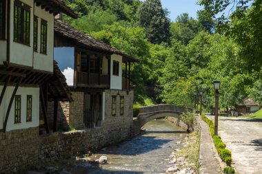 Etar, Gabrovo, Bulgaristan- 6 Temmuz 2018: Etar köyündeeski ev (Etara) Gabrovo kasabası yakınlarında, Bulgaristan