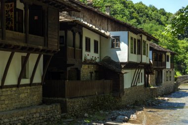 Etar, Gabrovo, Bulgaristan- 6 Temmuz 2018: Etar köyündeeski ev (Etara) Gabrovo kasabası yakınlarında, Bulgaristan