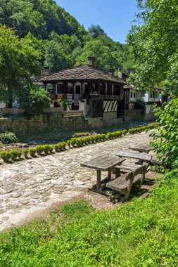 Etar, Gabrovo, Bulgaristan- 6 Temmuz 2018: Etar köyündeeski ev (Etara) Gabrovo kasabası yakınlarında, Bulgaristan