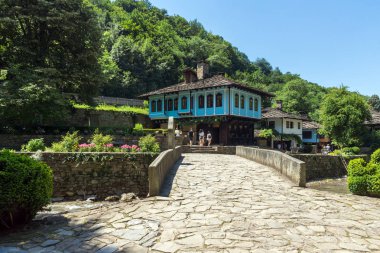 Etar, Gabrovo, Bulgaristan- 6 Temmuz 2018: Etar köyündeeski ev (Etara) Gabrovo kasabası yakınlarında, Bulgaristan