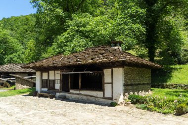 Etar, Gabrovo, Bulgaristan- 6 Temmuz 2018: Etar köyündeeski ev (Etara) Gabrovo kasabası yakınlarında, Bulgaristan