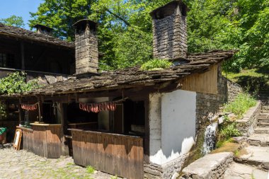 Etar, Gabrovo, Bulgaristan- 6 Temmuz 2018: Etar köyündeeski ev (Etara) Gabrovo kasabası yakınlarında, Bulgaristan