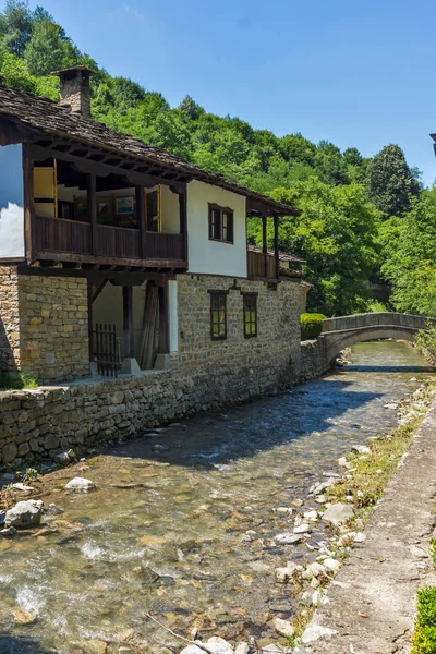 Etar, Gabrovo, Bulgaristan- 6 Temmuz 2018: Etar köyündeeski ev (Etara) Gabrovo kasabası yakınlarında, Bulgaristan