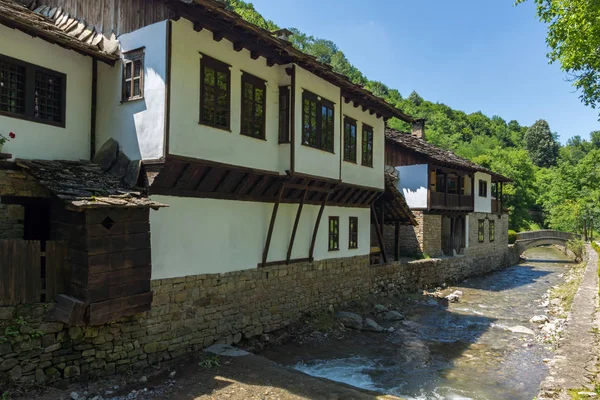 Etar, Gabrovo, Bulgaristan- 6 Temmuz 2018: Etar köyündeeski ev (Etara) Gabrovo kasabası yakınlarında, Bulgaristan