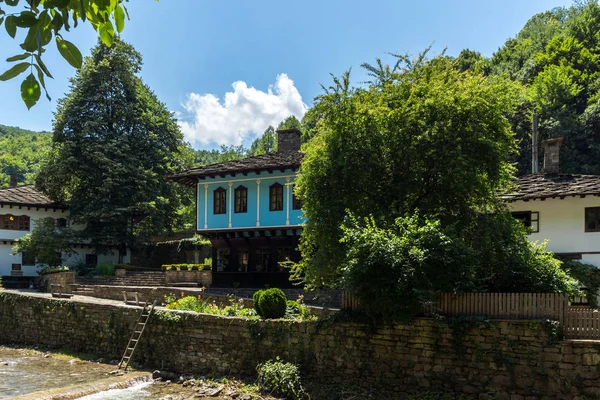 Etar, Gabrovo, Bulgaristan- 6 Temmuz 2018: Etar köyündeeski ev (Etara) Gabrovo kasabası yakınlarında, Bulgaristan