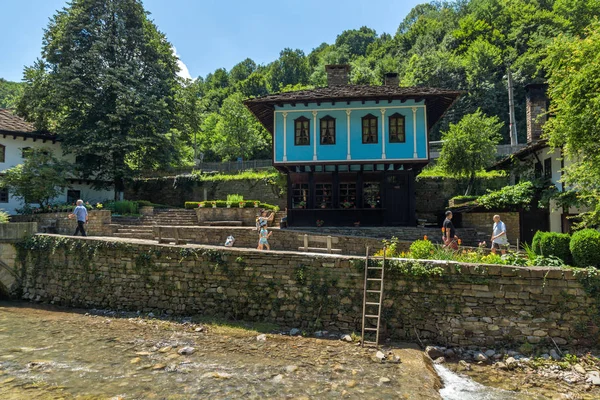 Etar, Gabrovo, Bulgaristan- 6 Temmuz 2018: Etar köyündeeski ev (Etara) Gabrovo kasabası yakınlarında, Bulgaristan