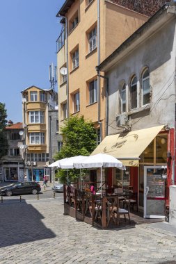 Plovdiv, Bulgaristan-29 Mayıs 2019: Plovdiv şehir merkezinde yaya sokakları, Bulgaristan