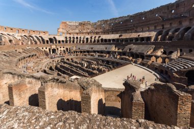 Roma, Italya-Haziran 24, 2017: Roma, Italya şehir Colosseum iç kısmının panoramik görünümü