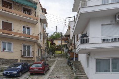 Kavala, Yunanistan-24 Nisan 2010: Kavala eski kasabasında tipik sokak, Doğu Makedonya ve Trakya, Yunanistan