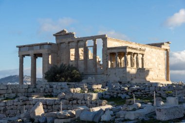 Atina Akropolis'teki Erechtheion'daki Caryatids Porşonu, Attica, Yunanistan
