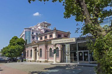 Plovdiv, Bulgaristan - 29 Mayıs 2019: Plovdiv şehir merkezinde Arkeoloji Müzesi Binası, Bulgaristan