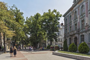 Plovdiv, Bulgaristan-29 Mayıs 2019: Plovdiv şehir merkezinde yaya sokakları, Bulgaristan