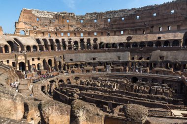 Roma, İtalya - 24 Haziran 2017: Roma, İtalya'da gladyatör Kolezyum Antik arenasının iç görünümü