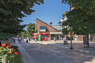 Pirot, Sırbistan - 15 Haziran 2019: Pirot, Güney ve Doğu Sırbistan şehir merkezinde Kare ve Bina