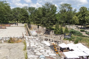 Nis, Sırbistan-15 Haziran 2019: Nis kentinde kale ve parkın Iç görünümü, Sırbistan