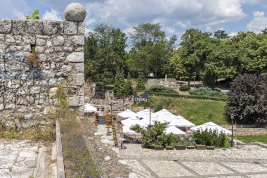 Nis, Sırbistan-15 Haziran 2019: Nis kentinde kale ve parkın Iç görünümü, Sırbistan