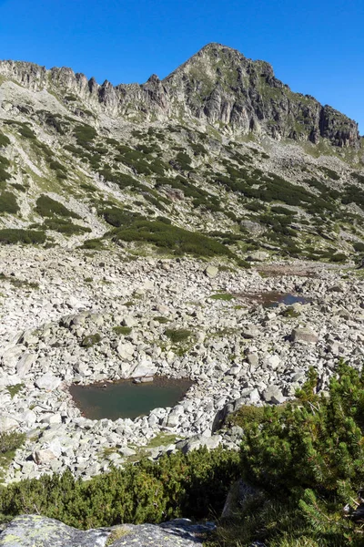 Paisaje de los lagos Samodivski, Montaña Pirin, Bulgaria — Foto de Stock