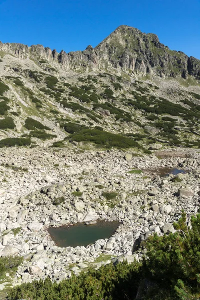 Paisaje de los lagos Samodivski, Montaña Pirin, Bulgaria — Foto de Stock