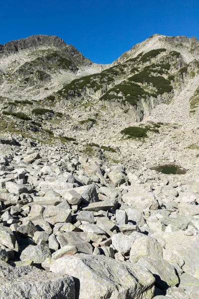 Landschaft mit linkem Kralev-Dvor-Pass, Piringebirge, Bulgarien — Stockfoto