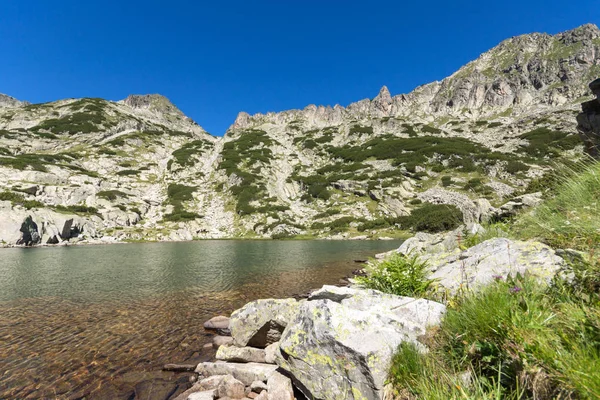 ภูมิทัศน์ของทะเลสาบ Samodivski ภูเขา Pirin, บัลแกเรีย — ภาพถ่ายสต็อก