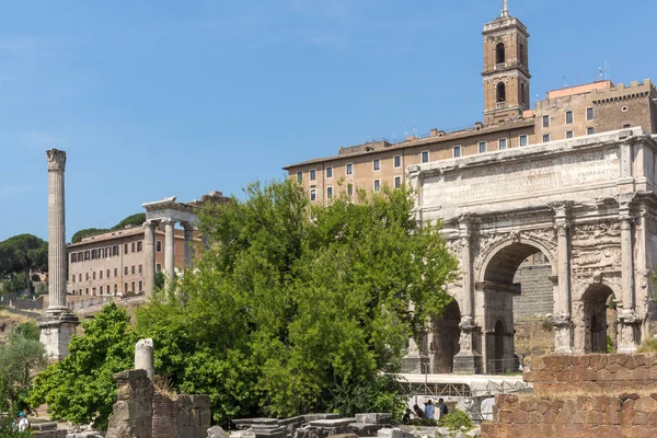 Septímio Severo Arco no Fórum Romano na cidade de Roma — Fotografia de Stock