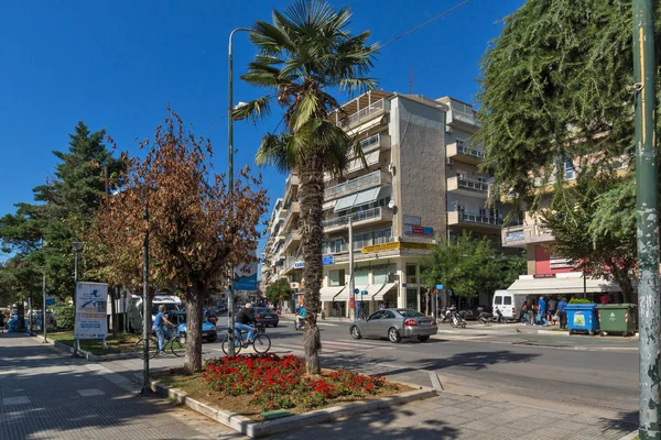 Typische straat in de stad Alexandroupoli, Griekenland — Stockfoto