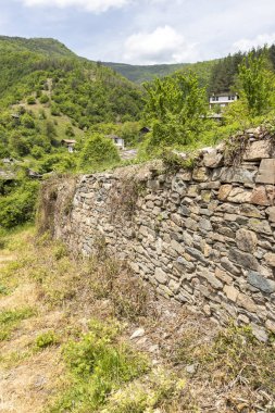 On dokuzuncu yüzyıl evleri ile Kosova Köyü, Bulgaristan