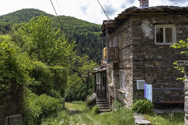 Byn Kosovo med 1800-tals hus, Bulgarien — Stockfoto