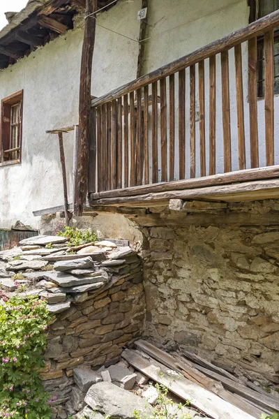 科索沃村庄与十九世纪的房子，保加利亚 — 图库照片