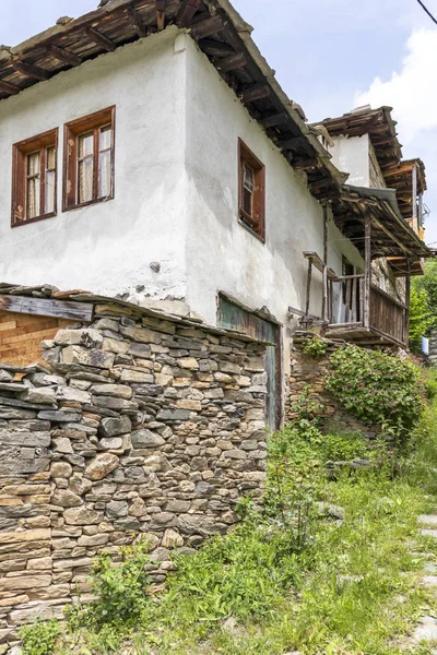 Aldeia do Kosovo com casas do século XIX, Bulgária — Fotografia de Stock