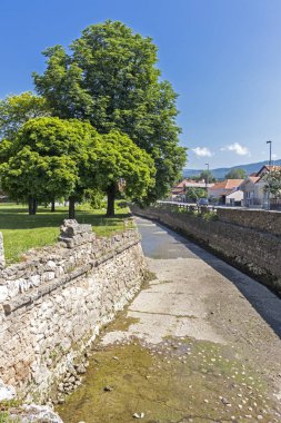 Tarihi Pirot Kalesi çevresinde Park, Sırbistan