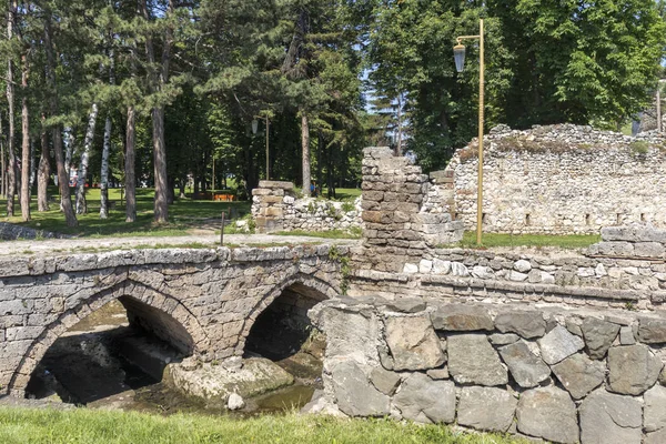 역사적인 피롯 요새 주변 공원, 세르비아 — 스톡 사진