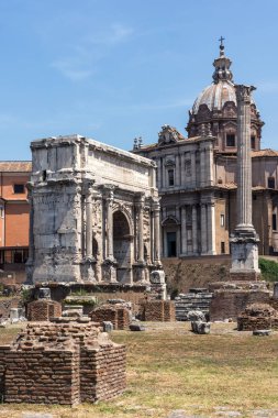 Roma şehrinde Roma Forumu panoramik görünümü