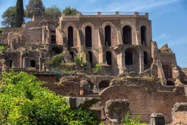 Roma şehrinde Roma Forumu panoramik görünümü