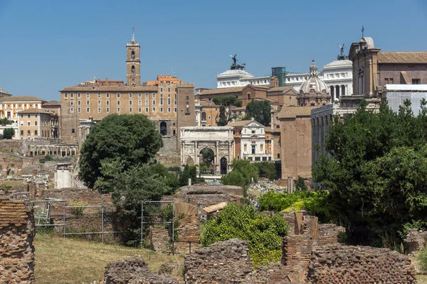 Roma şehrinde Roma Forumu panoramik görünümü