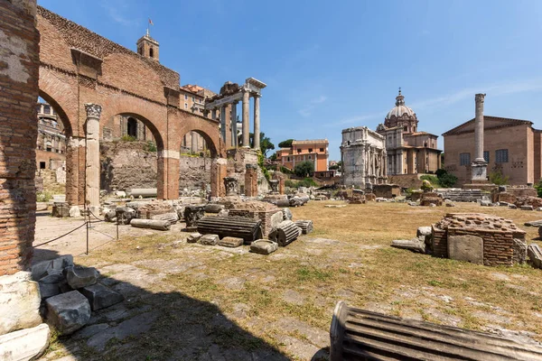 Vista panorâmica do Fórum Romano na cidade de Roma — Fotografia de Stock