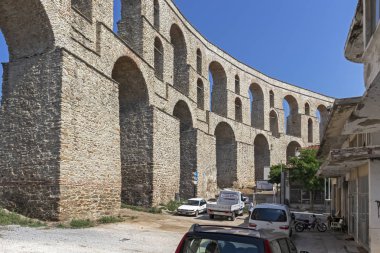 Kavala şehrinde eski su kemeri, Yunanistan