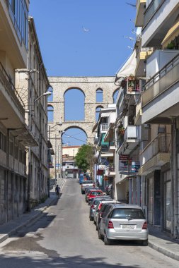 Kavala şehrinde eski su kemeri, Yunanistan