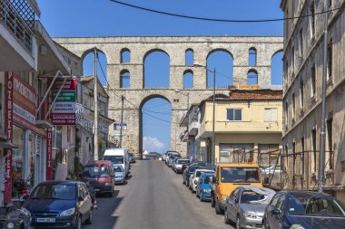 Kavala şehrinde eski su kemeri, Yunanistan