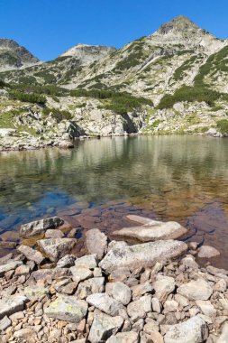 Dzhangal zirvesi yakınlarındaki Samodivski gölleri, Pirin Dağı, Bulgaristan