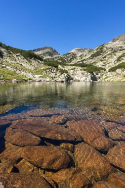 Dzhangal zirvesi yakınlarındaki Samodivski gölleri, Pirin Dağı, Bulgaristan