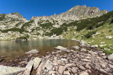 Dzhangal zirvesi yakınlarındaki Samodivski gölleri, Pirin Dağı, Bulgaristan