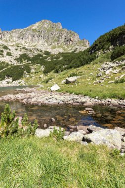 Dzhangal zirvesi yakınlarındaki Samodivski gölleri, Pirin Dağı, Bulgaristan
