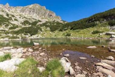 Dzhangal zirvesi yakınlarındaki Samodivski gölleri, Pirin Dağı, Bulgaristan
